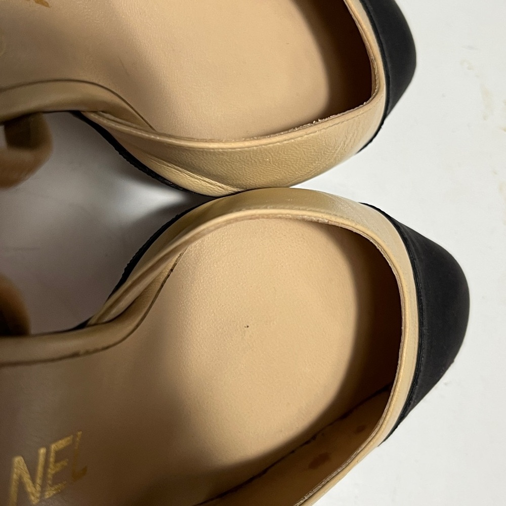 CHANEL Two-Tone Beige and Black Heels - Picture 9 of 10